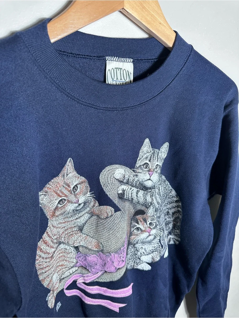 Vintage 90s Navy Crewneck Sweatshirt with Playful Kitten Graphic